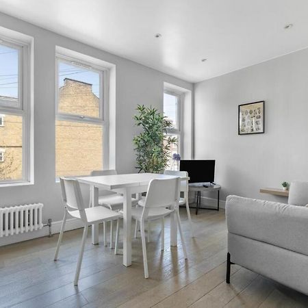 Brilliant 2 Bed Apartment - Spacious, Central & Well-Connected Λονδίνο Εξωτερικό φωτογραφία