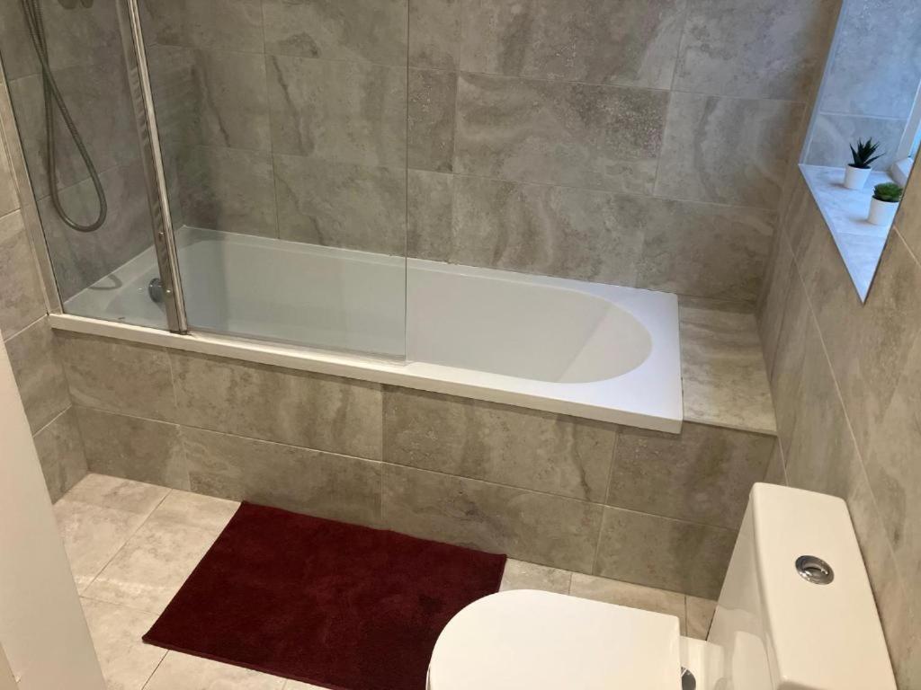 Brilliant 2 Bed Apartment - Spacious, Central & Well-Connected Λονδίνο Εξωτερικό φωτογραφία