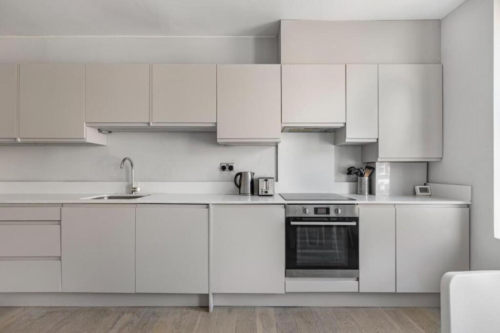 Brilliant 2 Bed Apartment - Spacious, Central & Well-Connected Λονδίνο Εξωτερικό φωτογραφία