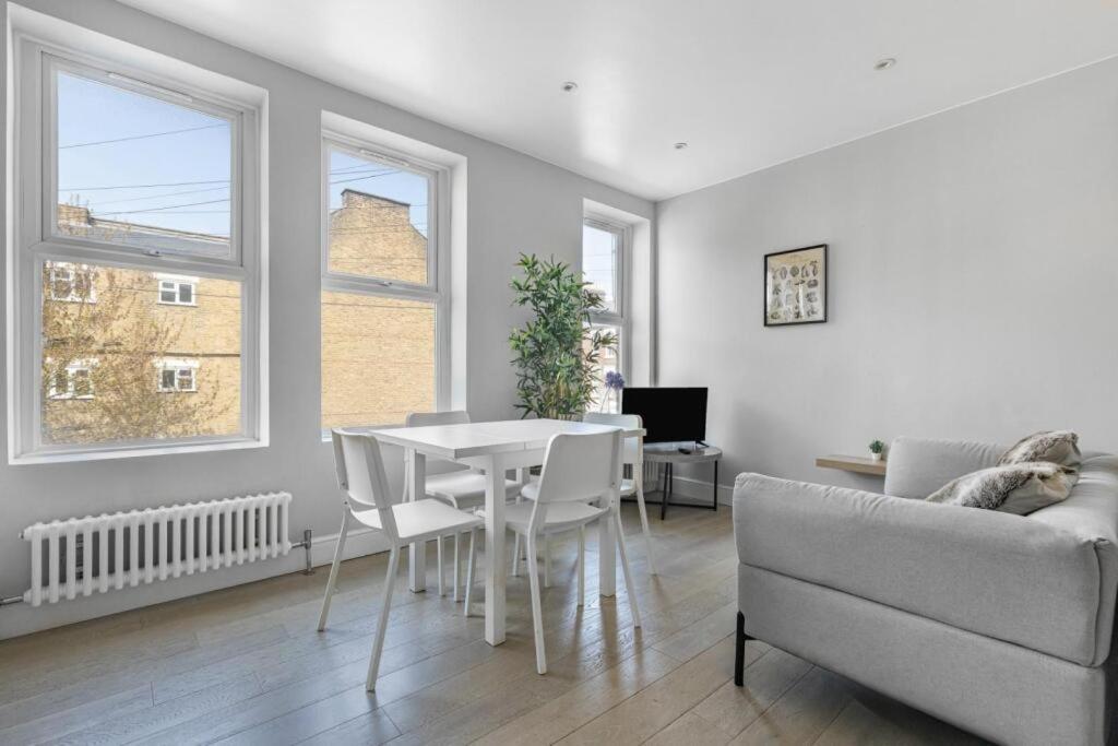 Brilliant 2 Bed Apartment - Spacious, Central & Well-Connected Λονδίνο Εξωτερικό φωτογραφία